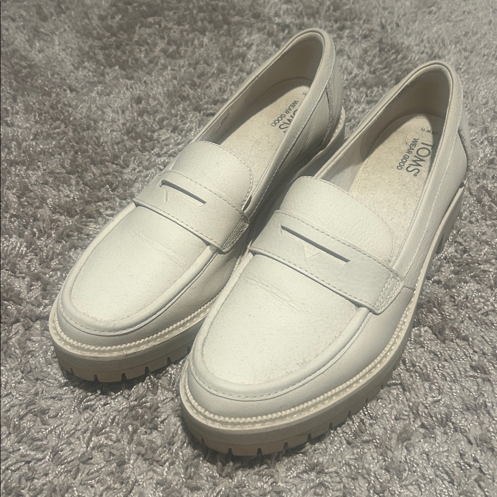 Tom’s leather Cara lug loafer
